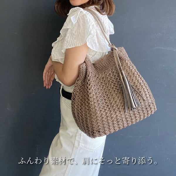 持つだけで主役級 大人カゴバッグ（グレージュ） 縦長シルエット