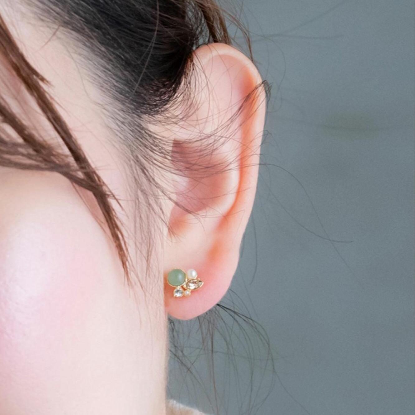 ジュエリーチタンポストピアス 耳元でキラめく贅沢な華やぎ